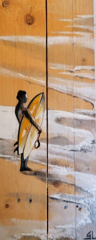 surfeur peint sur palette en bois - Gilles Lavie Artiste du Pays Basque