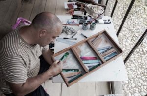 Galerie AK à Arbone: exposition et atelier Gilles Lavie et chambres d'hôtes