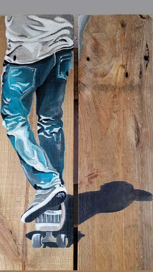 Peinture sur palette en bois d'un skateur de dos